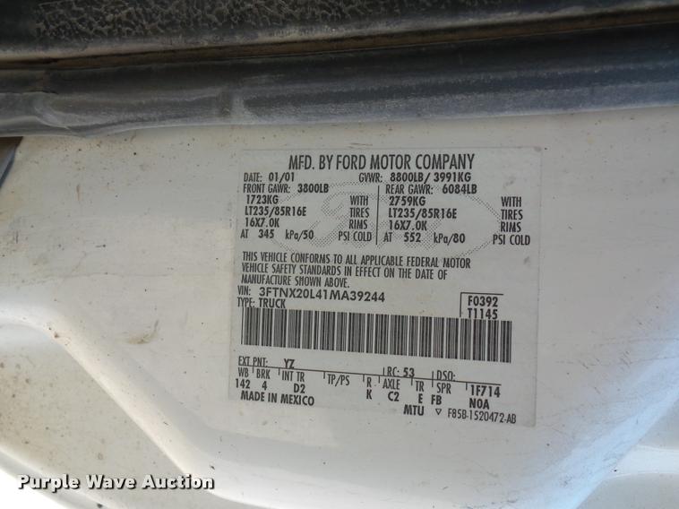 image for item L4699 2001 Ford F250 Super Duty SuperCab pickup truck