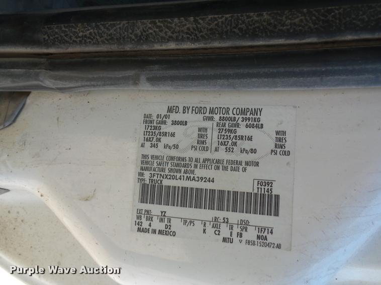 image for item L4699 2001 Ford F250 Super Duty SuperCab pickup truck