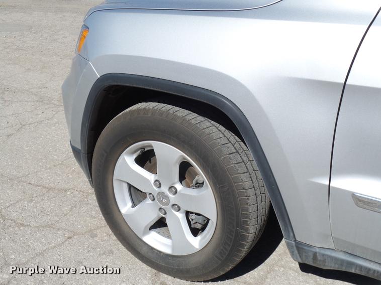 image for item L4711 2011 Jeep Grand Cherokee SUV