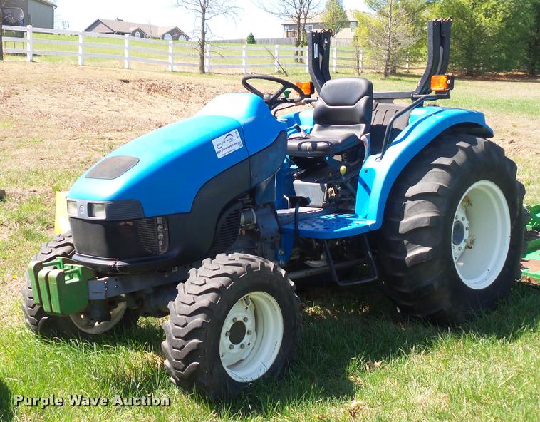 image for item L4713 New Holland TC40 MFWD tractor