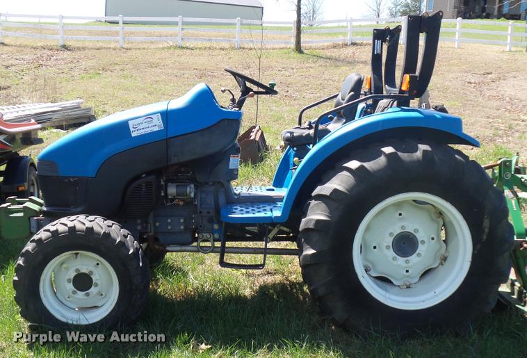 image for item L4713 New Holland TC40 MFWD tractor