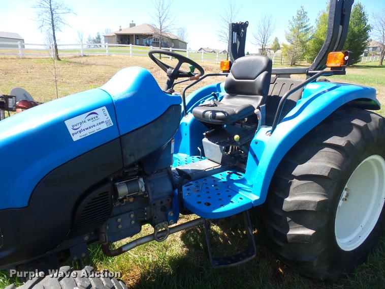 image for item L4713 New Holland TC40 MFWD tractor