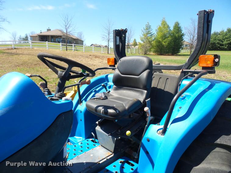 image for item L4713 New Holland TC40 MFWD tractor