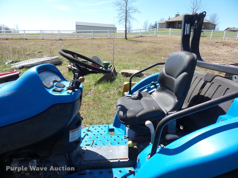 image for item L4713 New Holland TC40 MFWD tractor