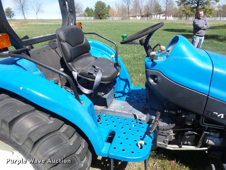 image for item L4713 New Holland TC40 MFWD tractor