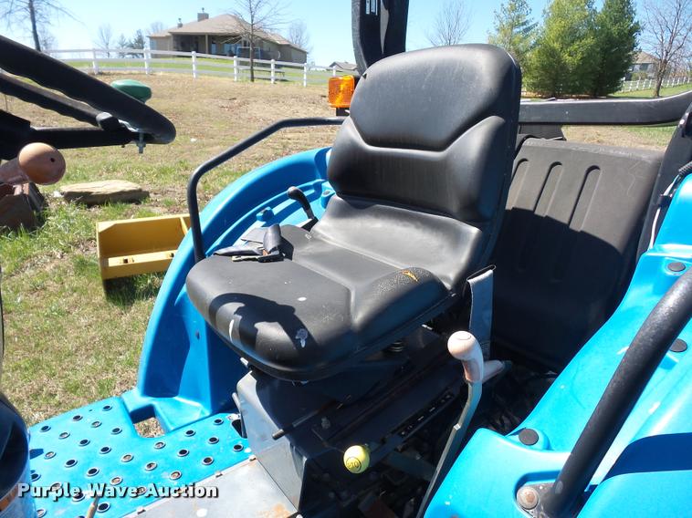 image for item L4713 New Holland TC40 MFWD tractor