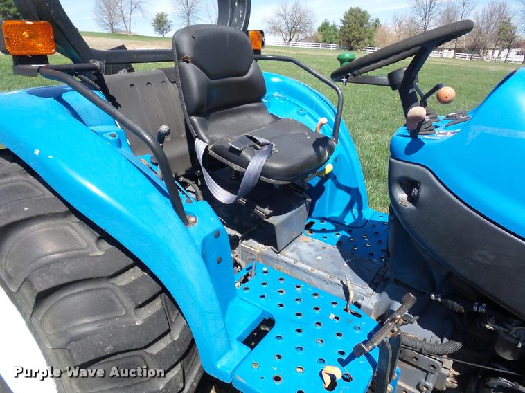 image for item L4713 New Holland TC40 MFWD tractor