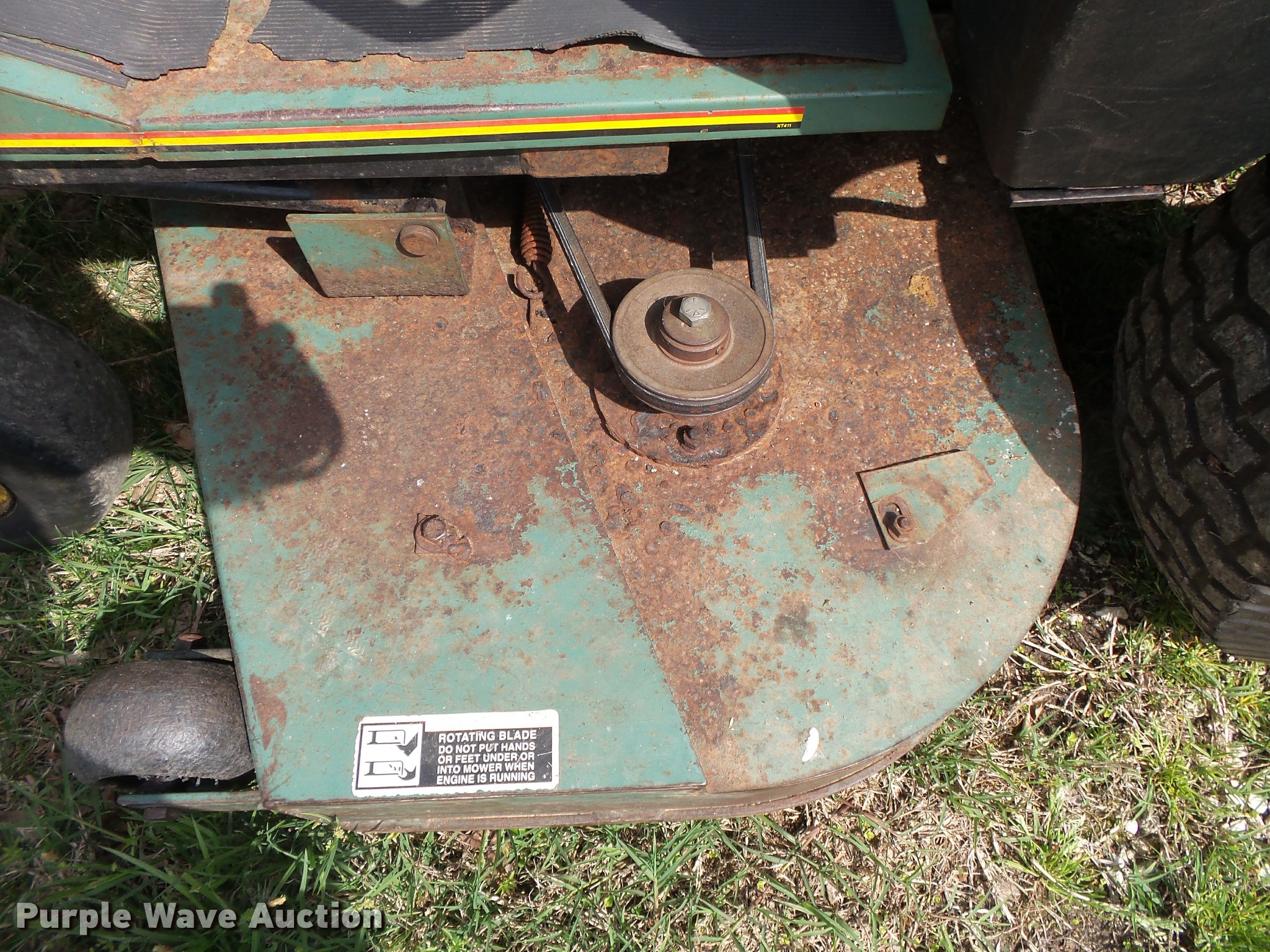 Bunton BZTC61 lawn mower in Camdenton, MO Item DA9096 sold Purple Wave