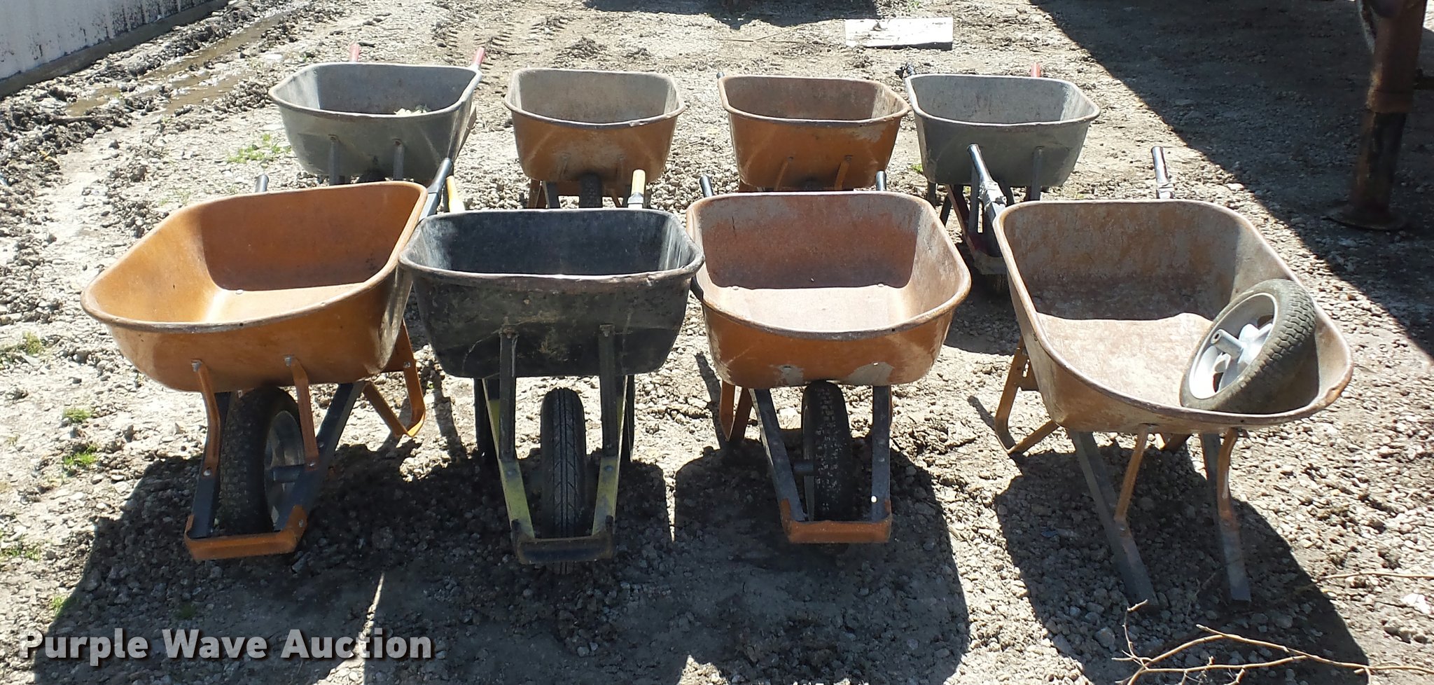 (8) wheelbarrows in Blue Springs, MO | Item DD9268 sold | Purple Wave