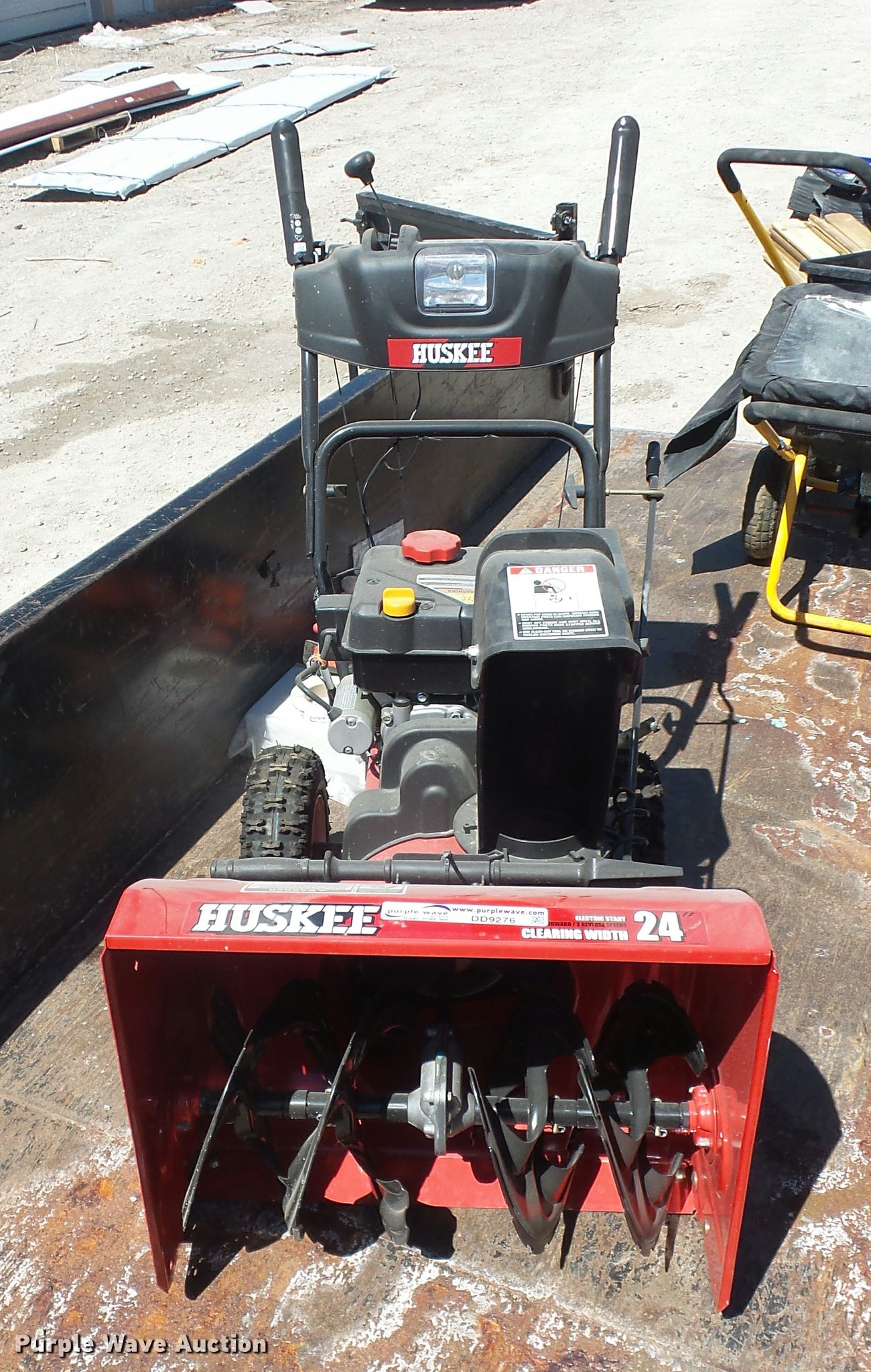 Huskee snow blower in Blue Springs, MO Item DD9276 sold Purple Wave