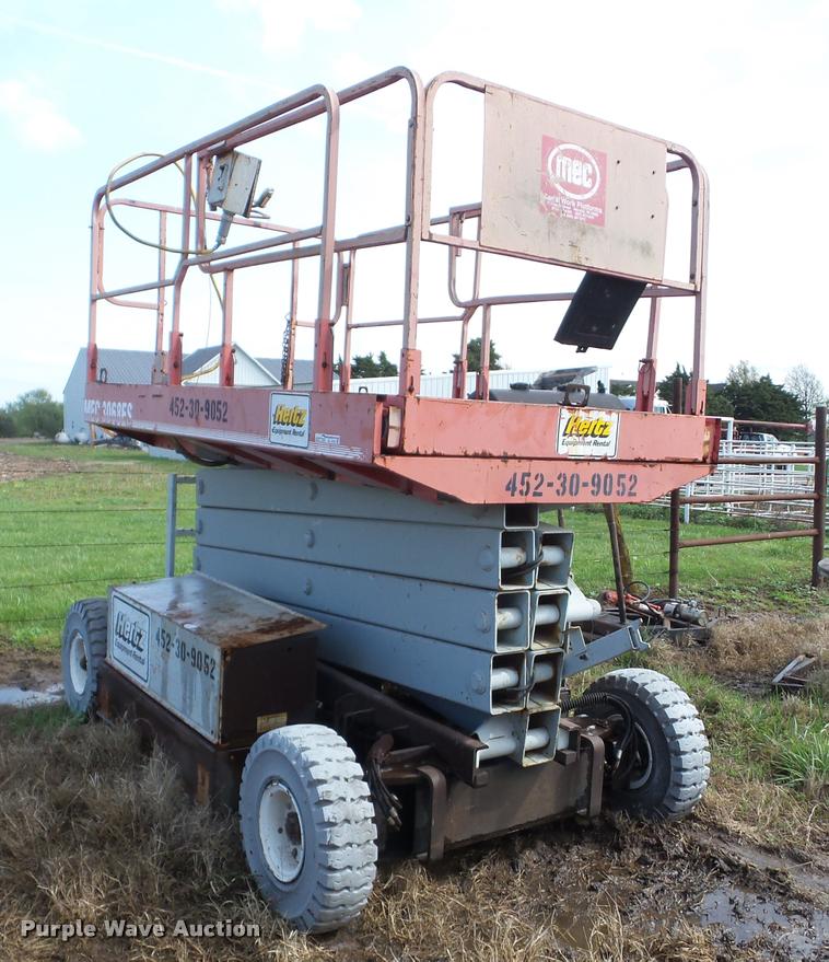image for item BI9746 1999 Mec 3068ES scissor lift
