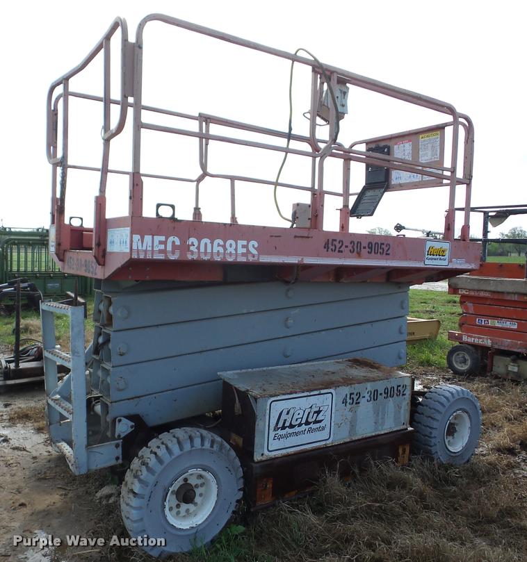 image for item BI9746 1999 Mec 3068ES scissor lift