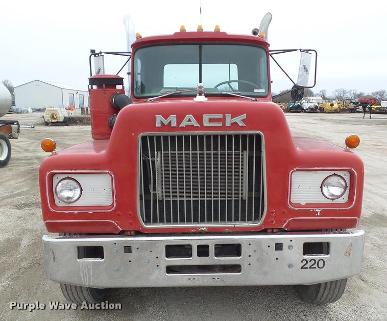 image for item CB9947 1980 Mack semi truck