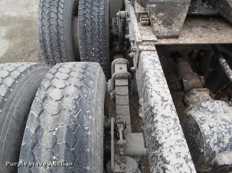 image for item CB9947 1980 Mack semi truck