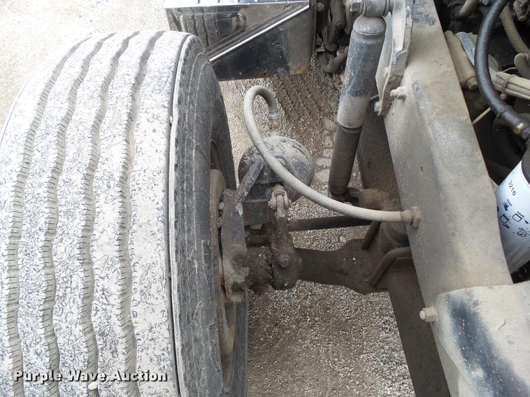 image for item CB9947 1980 Mack semi truck