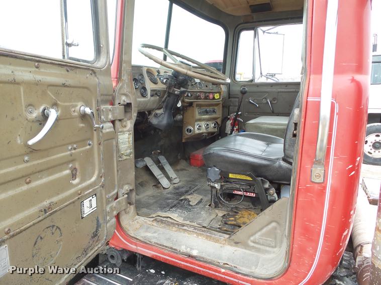 image for item CB9947 1980 Mack semi truck