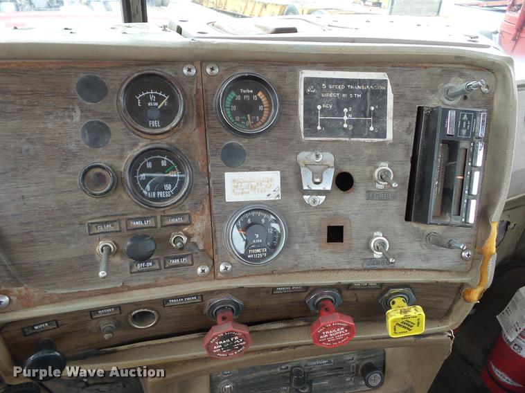 image for item CB9947 1980 Mack semi truck