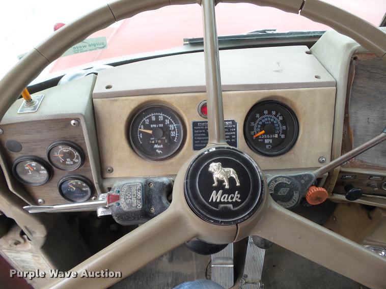 image for item CB9947 1980 Mack semi truck