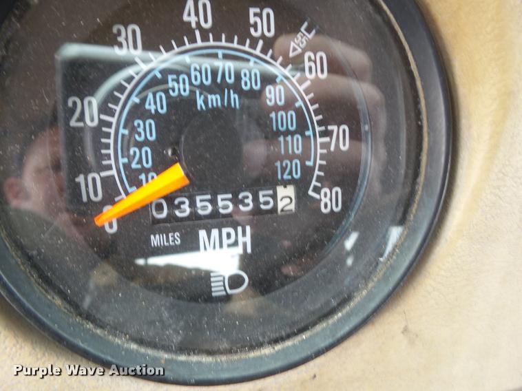 image for item CB9947 1980 Mack semi truck