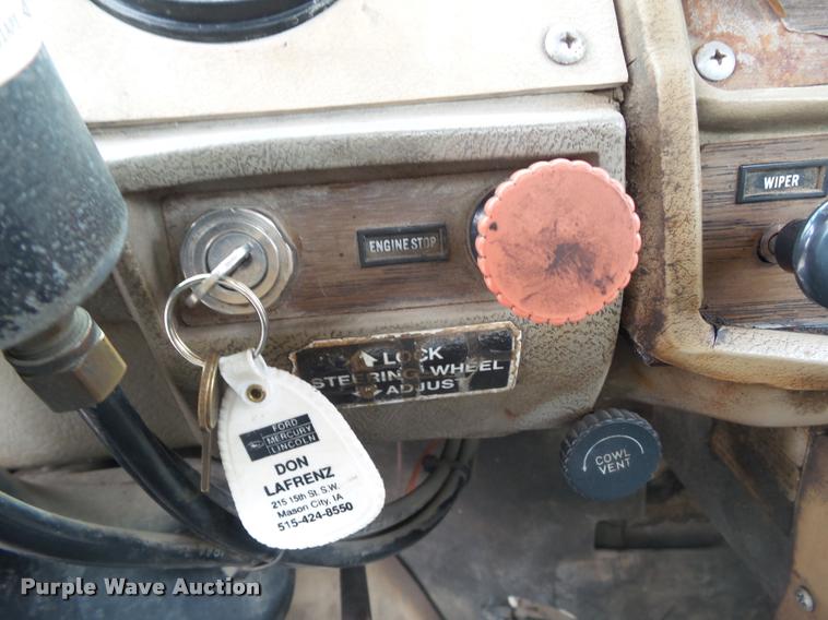 image for item CB9947 1980 Mack semi truck