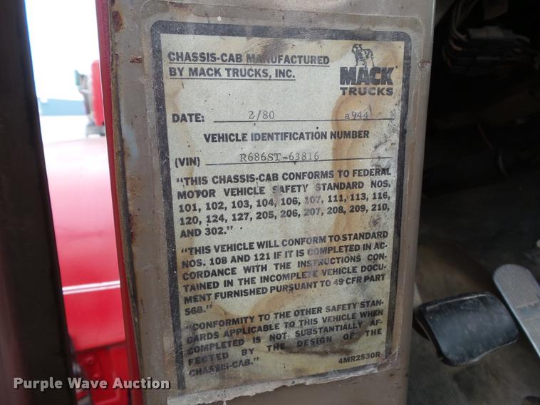 image for item CB9947 1980 Mack semi truck