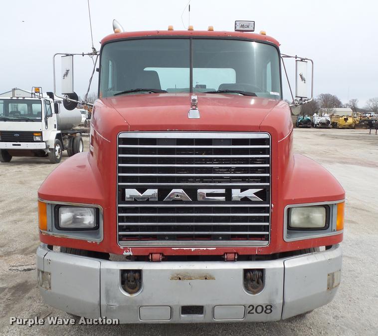 image for item CB9948 1992 Mack CH613 semi truck
