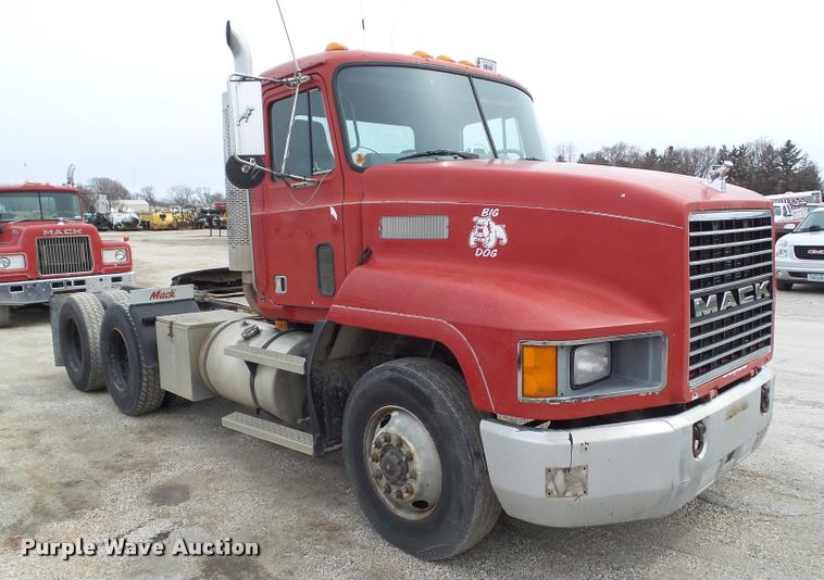 image for item CB9948 1992 Mack CH613 semi truck