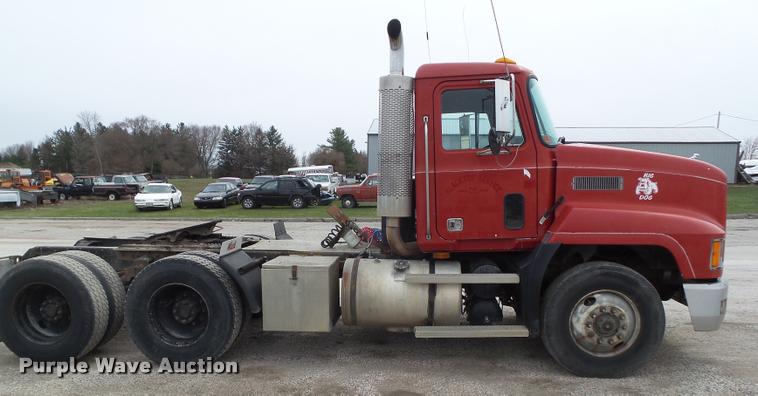 image for item CB9948 1992 Mack CH613 semi truck