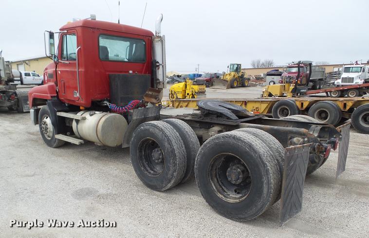 image for item CB9948 1992 Mack CH613 semi truck