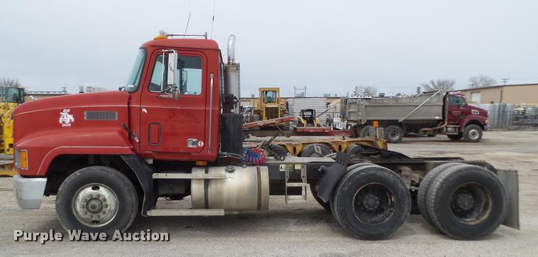 image for item CB9948 1992 Mack CH613 semi truck