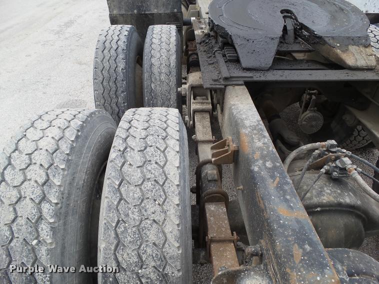 image for item CB9948 1992 Mack CH613 semi truck