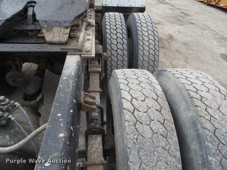 image for item CB9948 1992 Mack CH613 semi truck