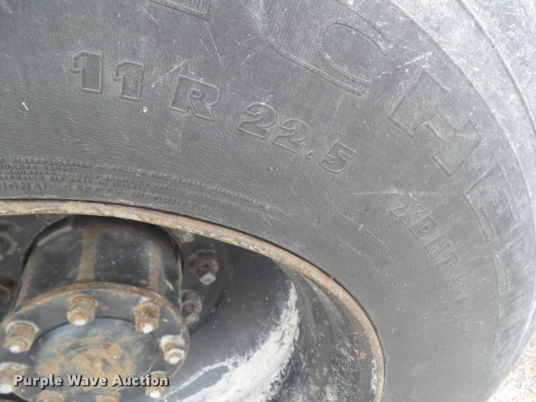 image for item CB9948 1992 Mack CH613 semi truck