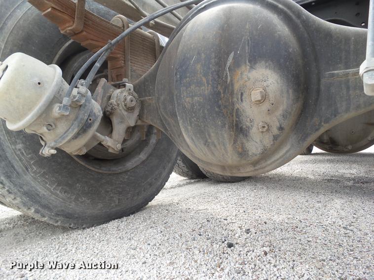 image for item CB9948 1992 Mack CH613 semi truck