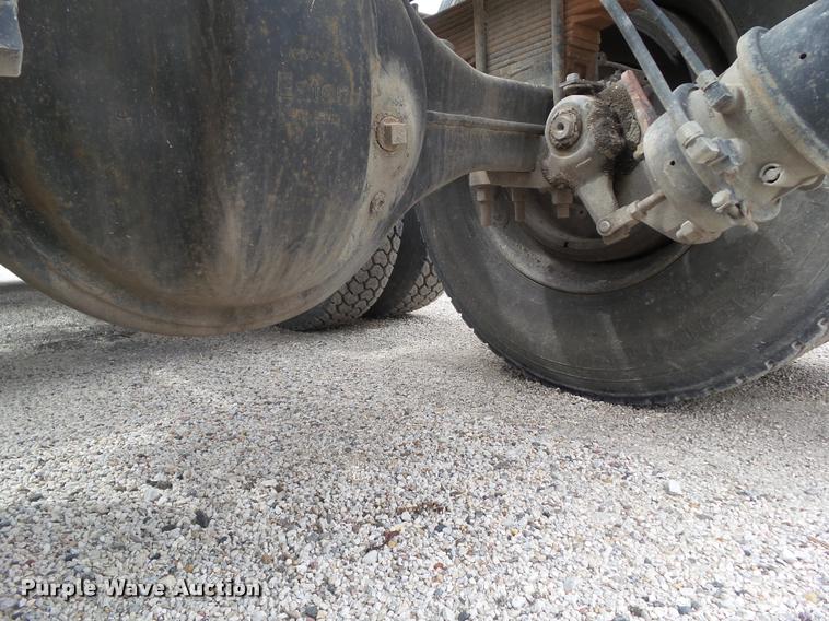 image for item CB9948 1992 Mack CH613 semi truck