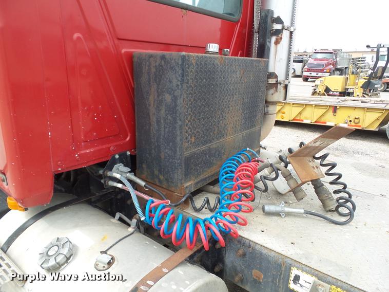 image for item CB9948 1992 Mack CH613 semi truck