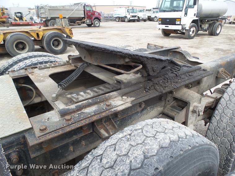 image for item CB9948 1992 Mack CH613 semi truck