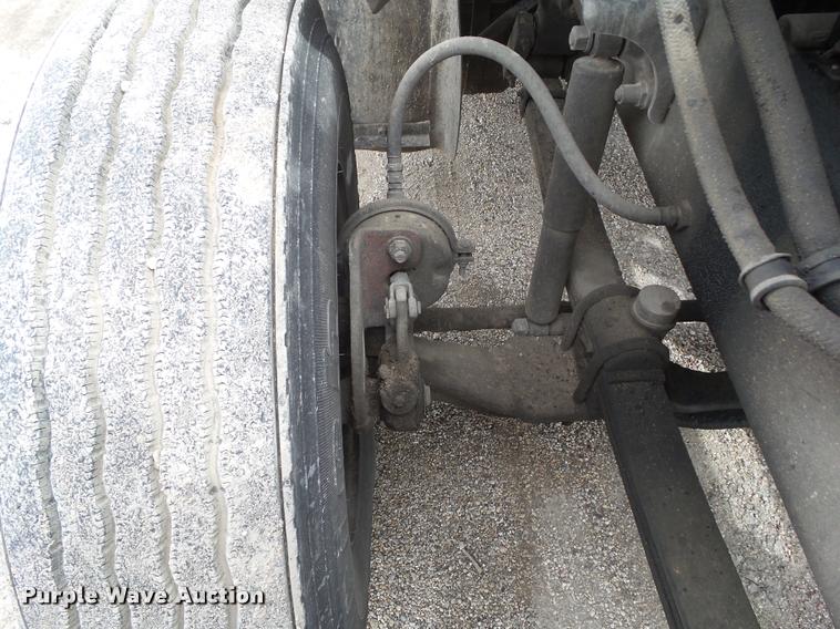 image for item CB9948 1992 Mack CH613 semi truck