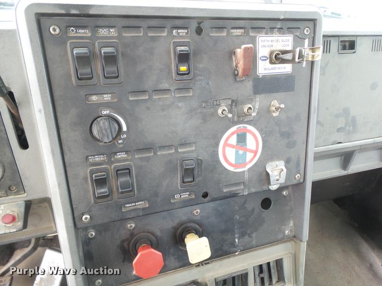 image for item CB9948 1992 Mack CH613 semi truck