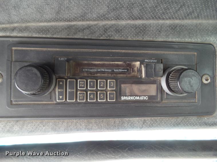 image for item CB9948 1992 Mack CH613 semi truck