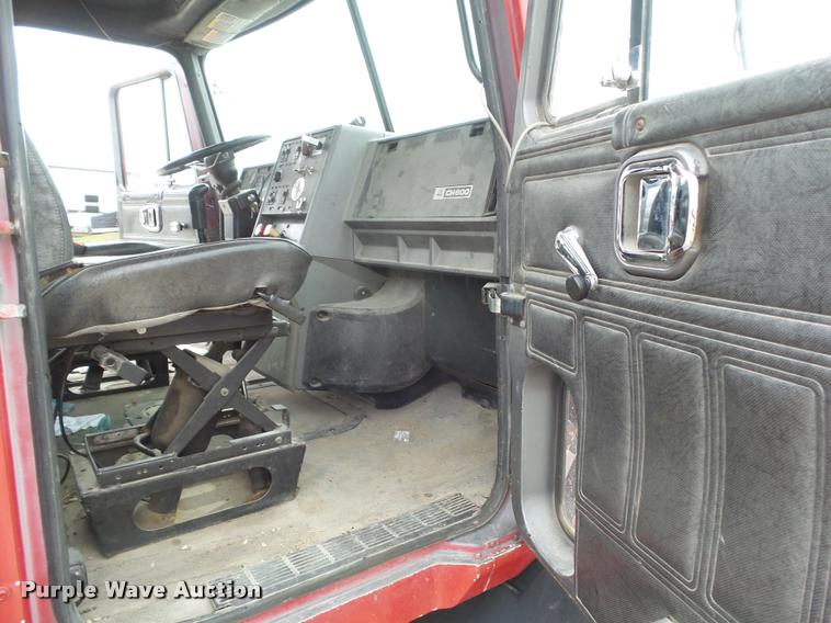 image for item CB9948 1992 Mack CH613 semi truck