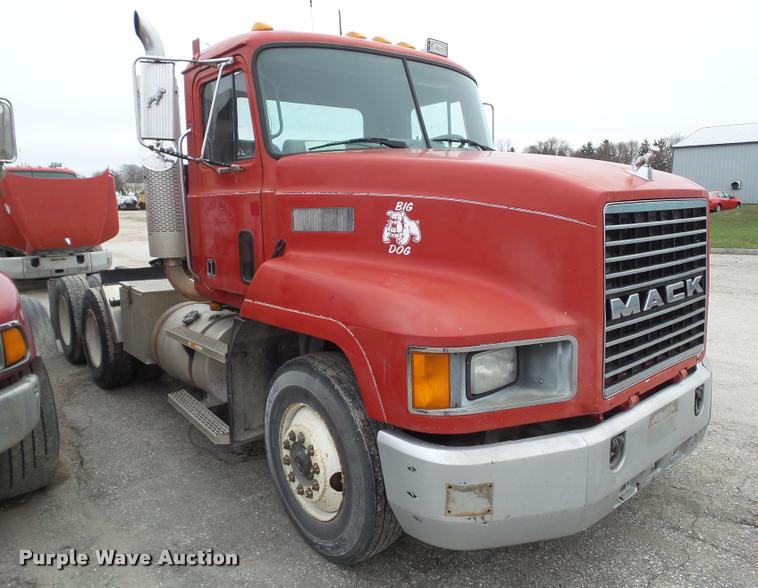 image for item CB9949 1990 Mack CH613 semi truck