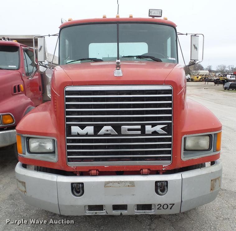 image for item CB9949 1990 Mack CH613 semi truck