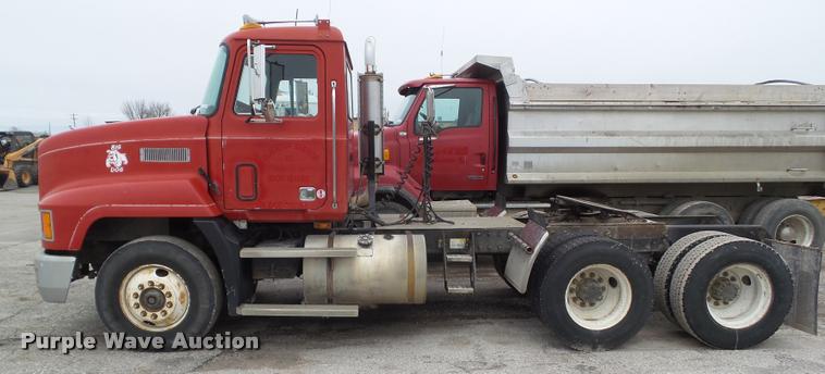 image for item CB9949 1990 Mack CH613 semi truck