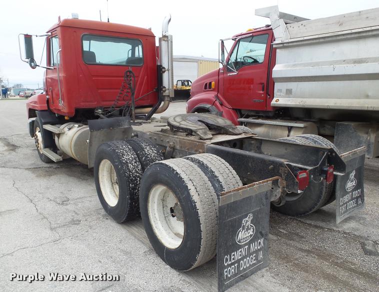 image for item CB9949 1990 Mack CH613 semi truck