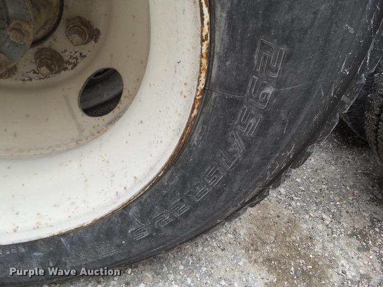 image for item CB9949 1990 Mack CH613 semi truck