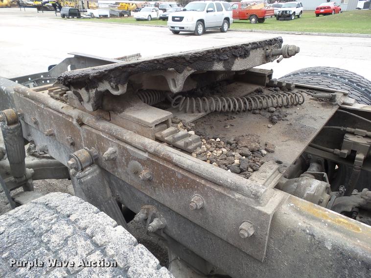 image for item CB9949 1990 Mack CH613 semi truck