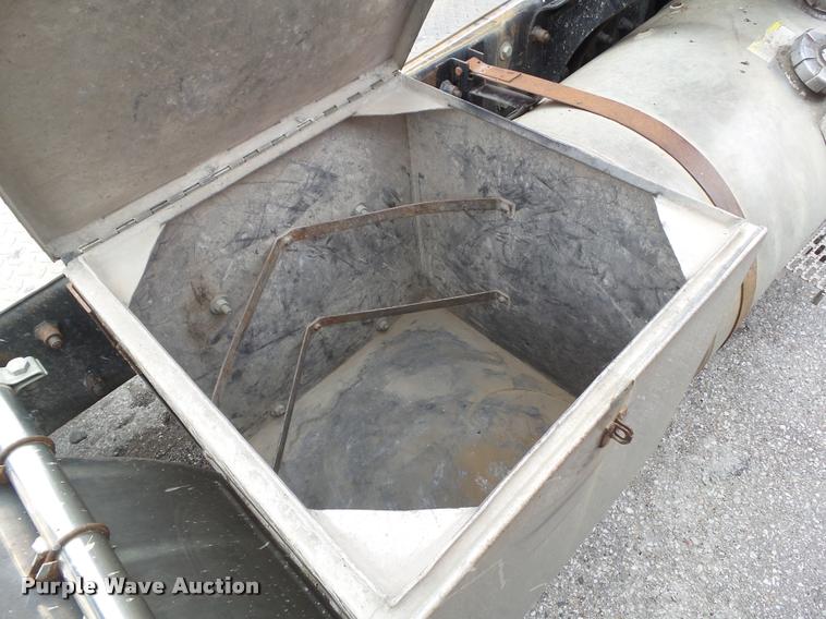 image for item CB9949 1990 Mack CH613 semi truck