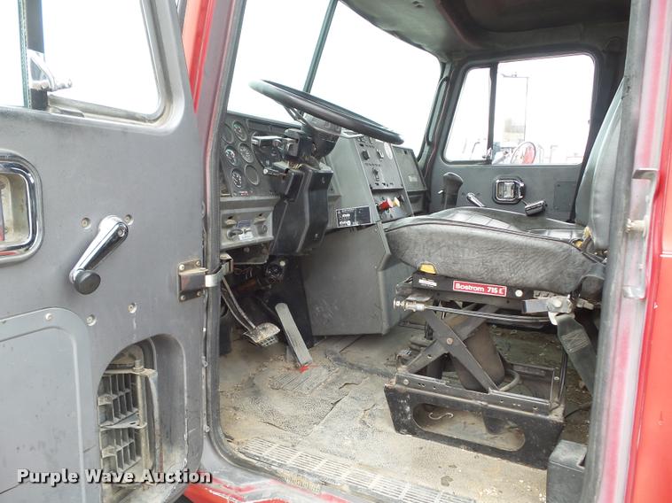 image for item CB9949 1990 Mack CH613 semi truck