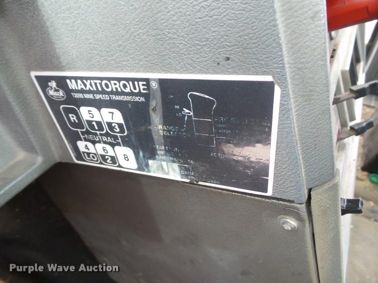 image for item CB9949 1990 Mack CH613 semi truck